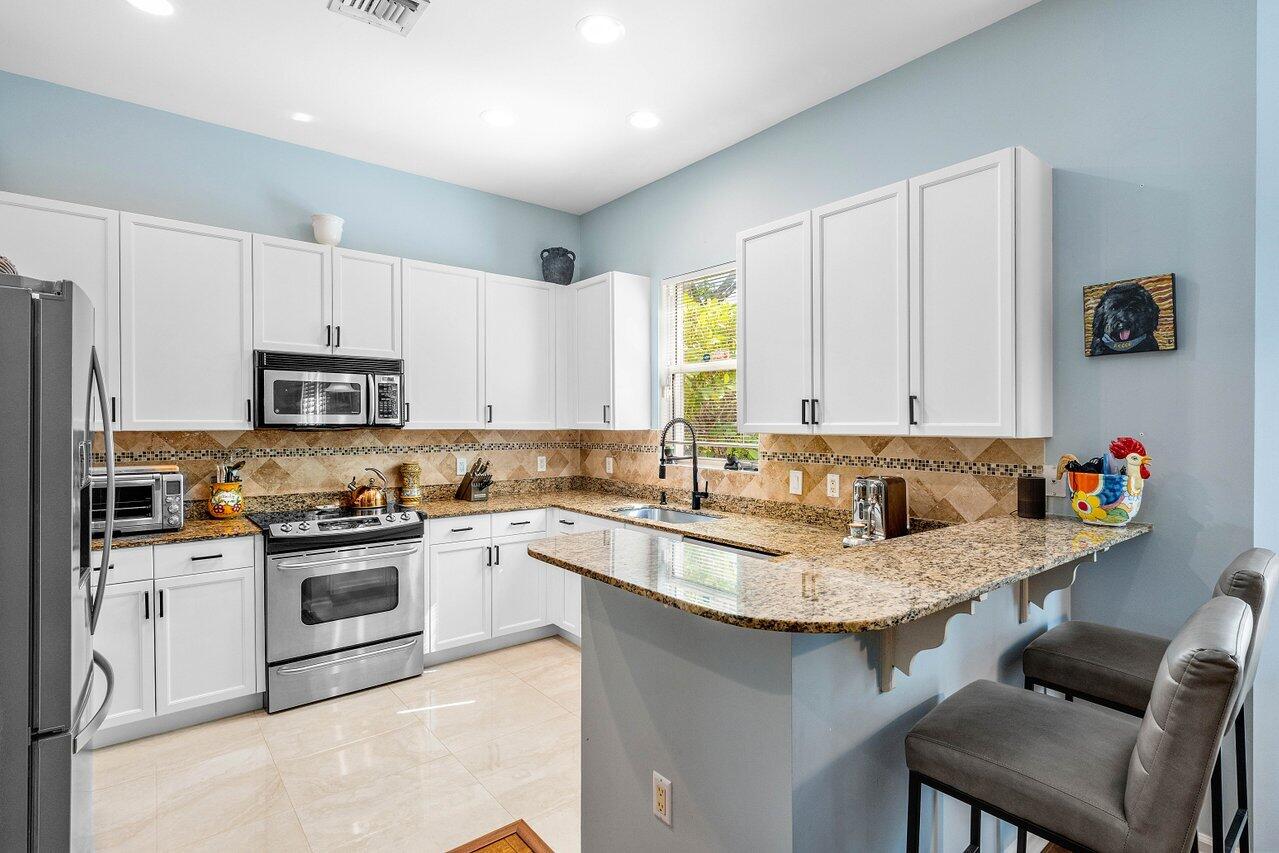 HIGHLAND GROVE ESTATES - Residential