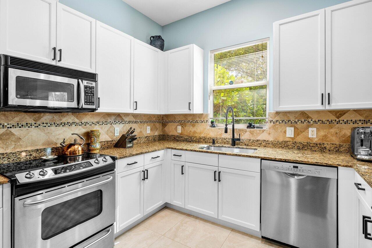 HIGHLAND GROVE ESTATES - Residential