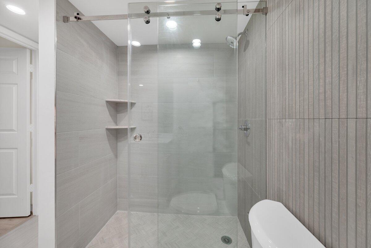 JUPITER BAY EAST CONDO - Residential