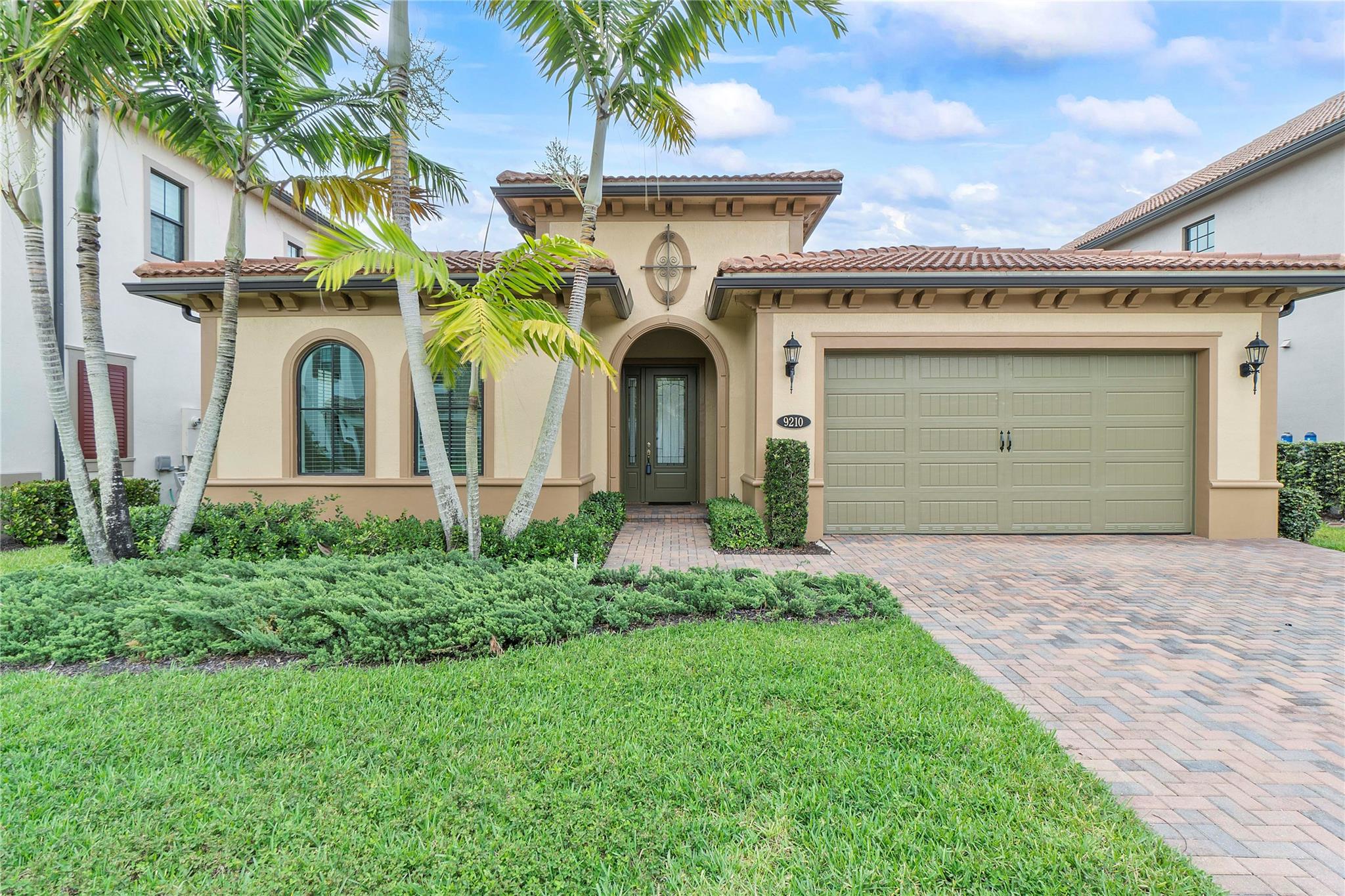 9210 Solstice Cir