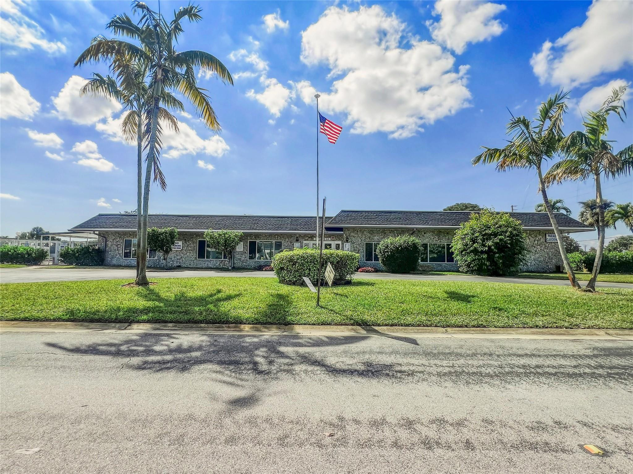 Paradise Gardens Sec 4 76 - Residential