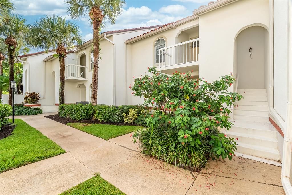 Photo of 213 Cypress Point Drive, Palm Beach Gardens, FL 33418 (MLS # R10728789)