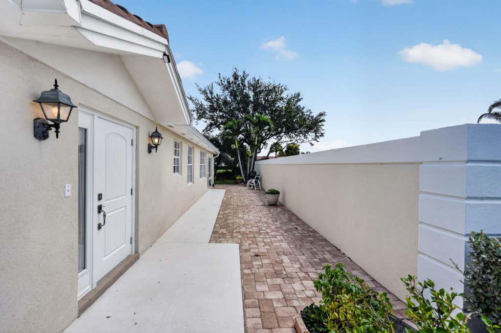 Photo of 3483 SE CORMORANT Place, Hobe Sound, FL 33455 (MLS # B26057547)