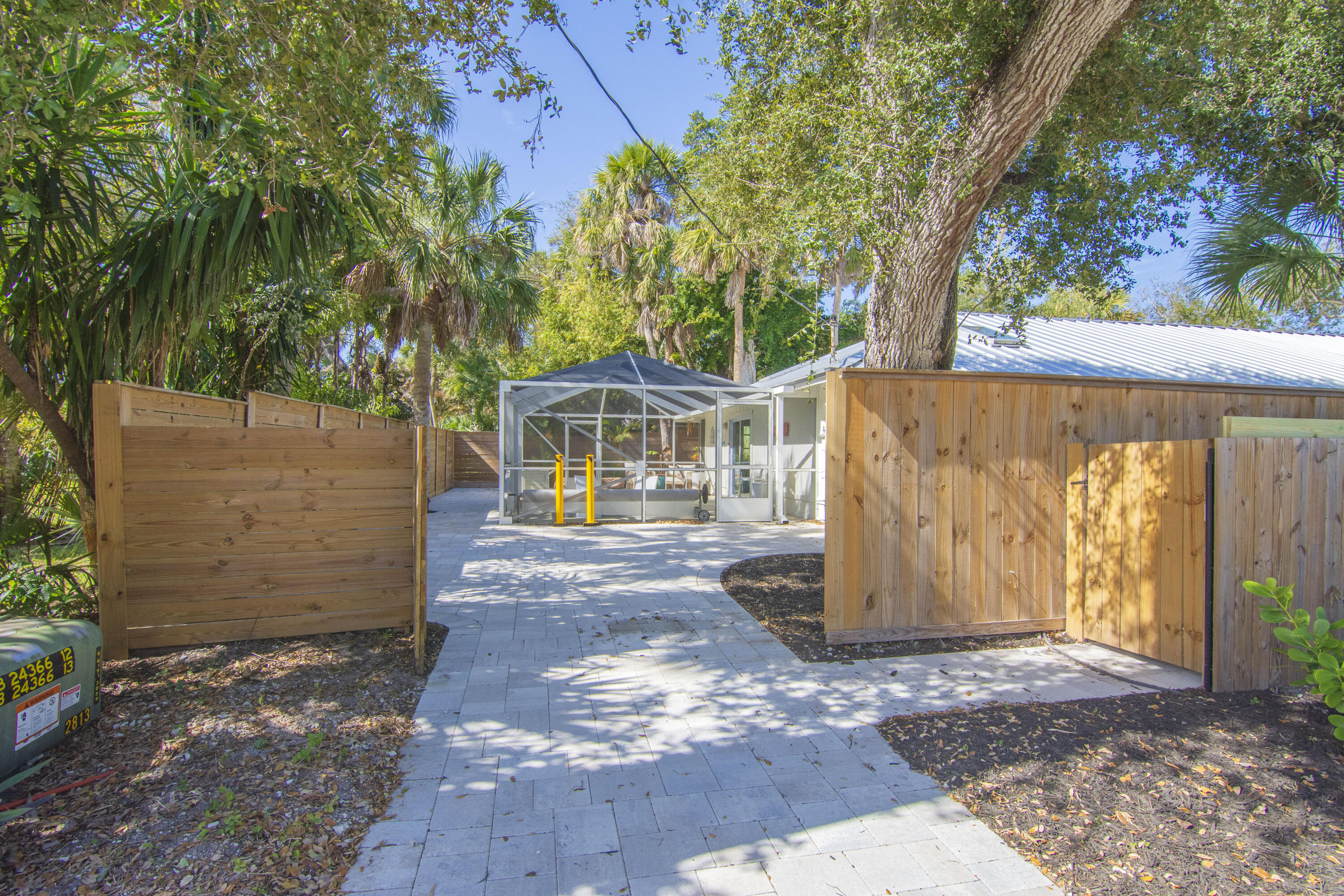 VERO BEACH ESTATES - Residential