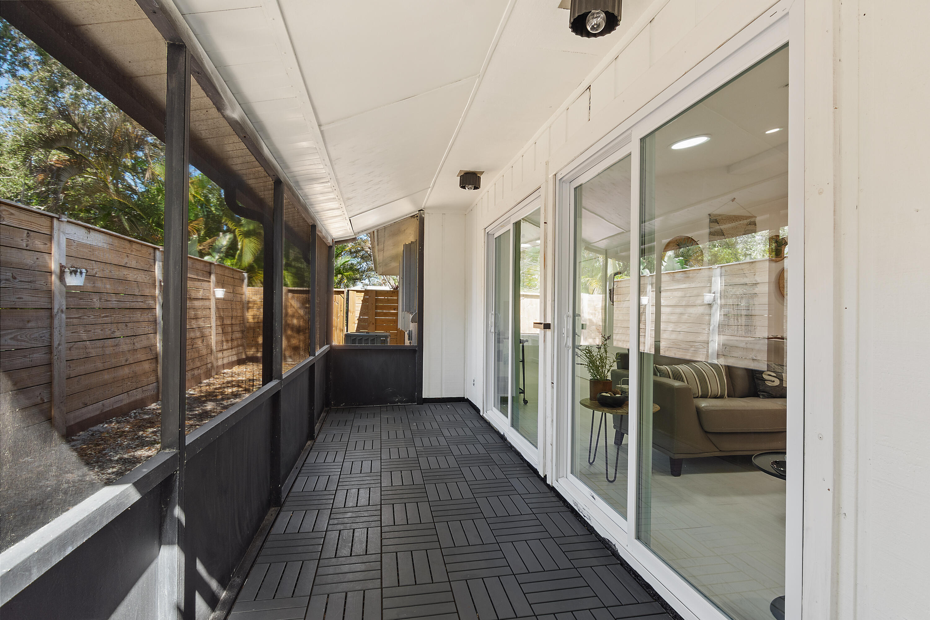 VERO BEACH ESTATES - Residential