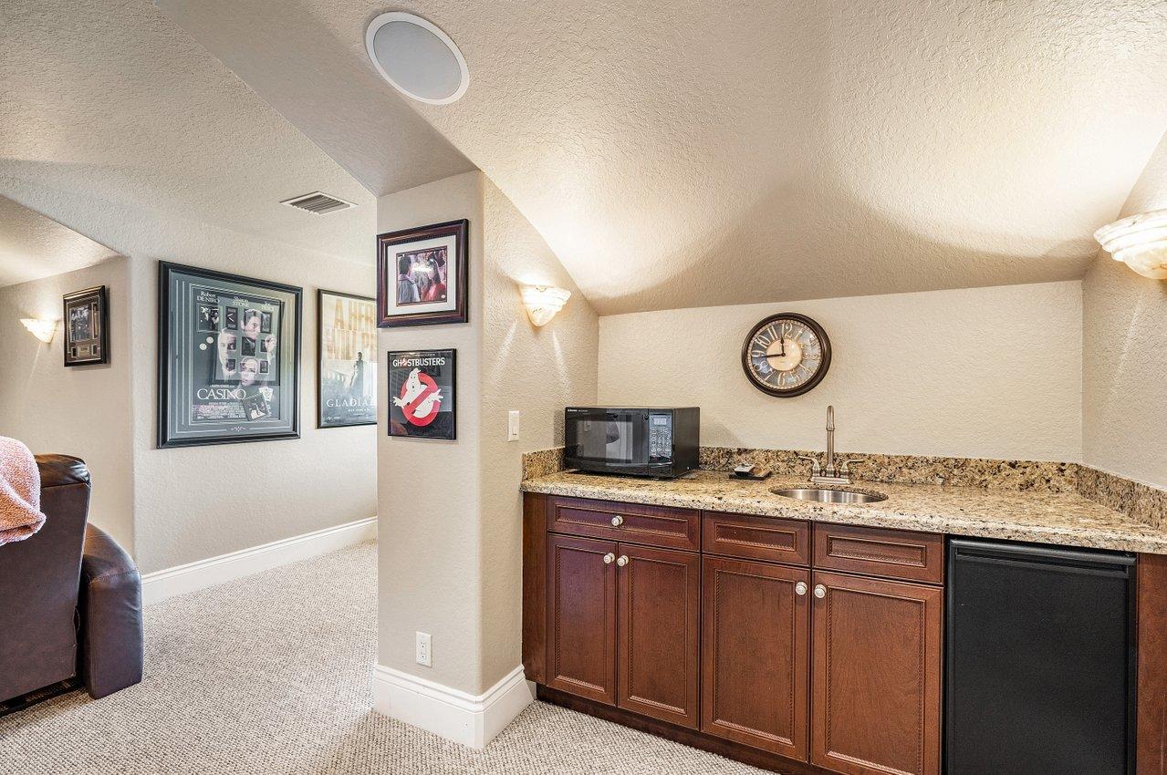 TROPIC ISLE - Residential