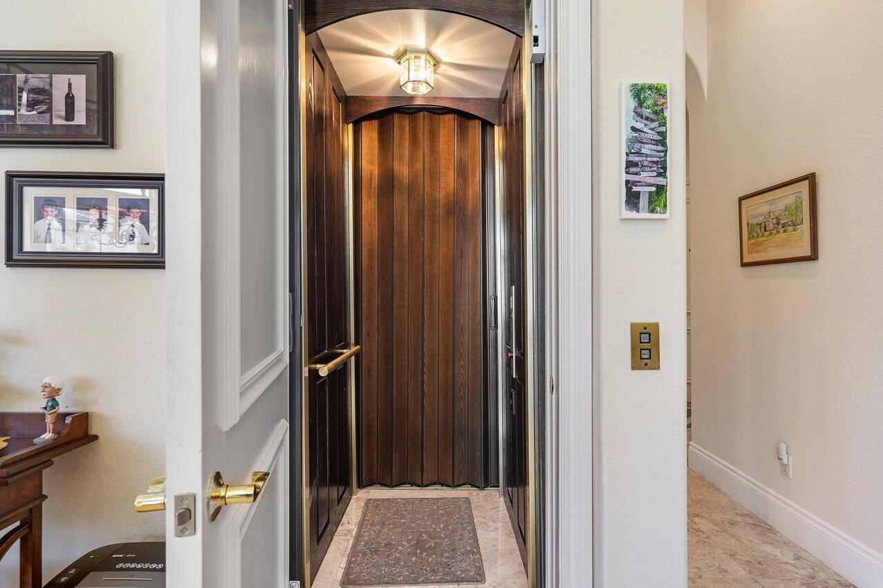 TROPIC ISLE - Residential