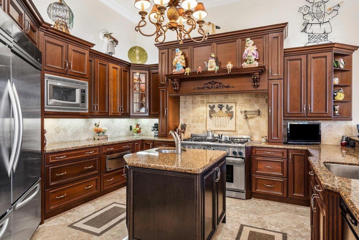 TROPIC ISLE - Residential