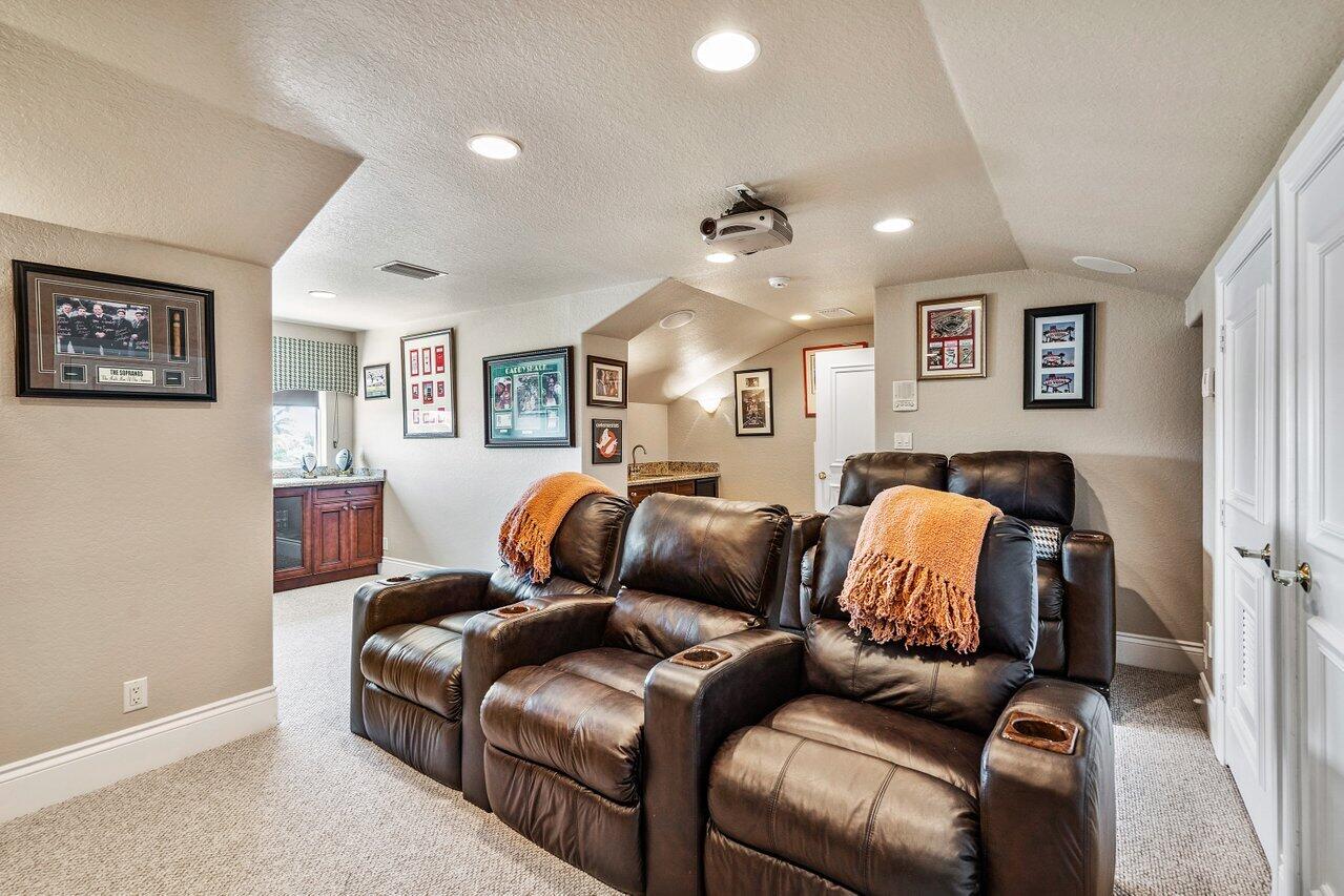 TROPIC ISLE - Residential