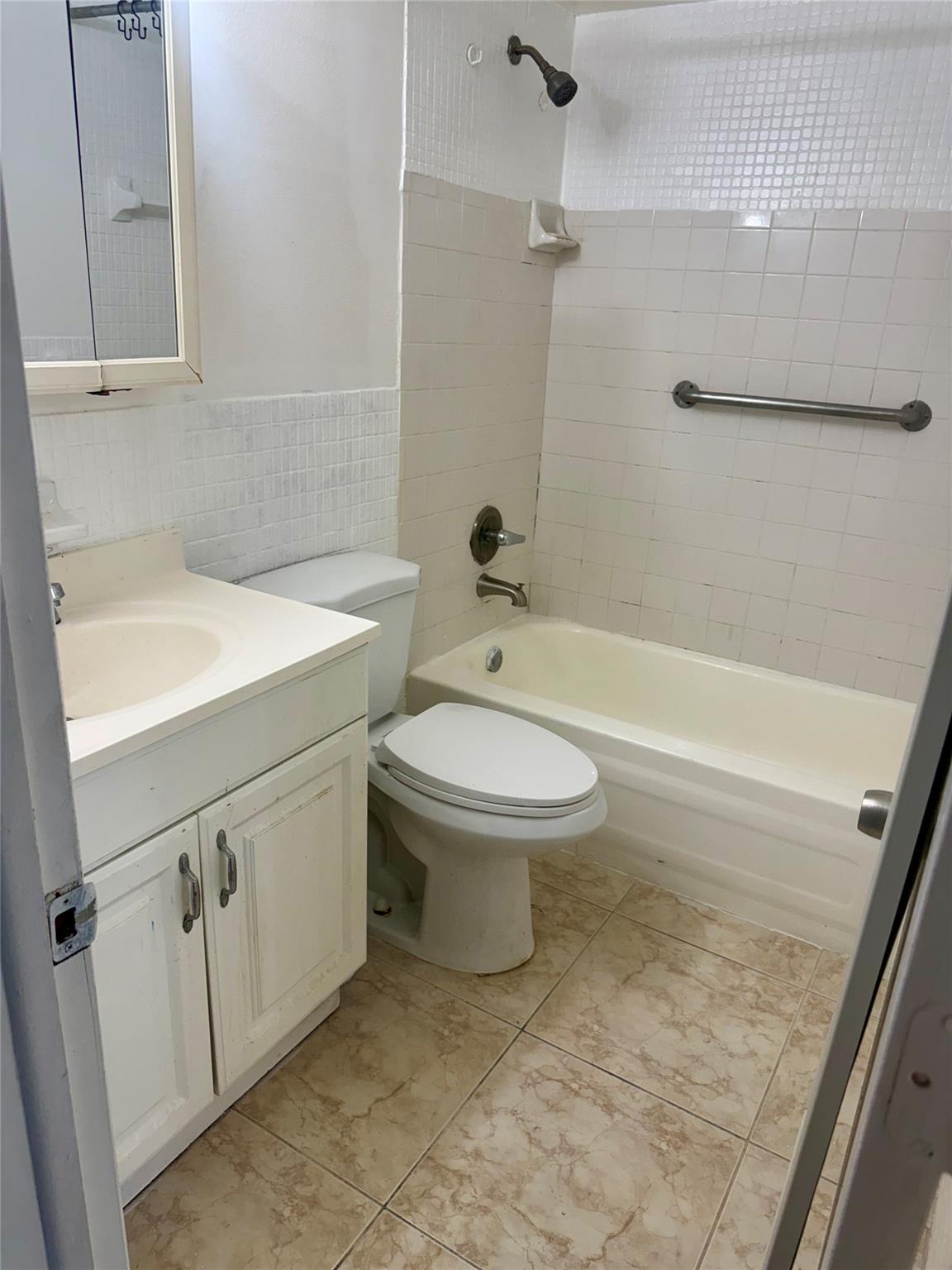 Ro Mont South Green Condo - Residential Lease