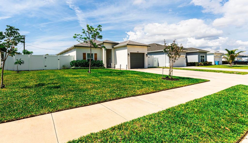 Photo of 842 NW 9th Avenue, Boynton Beach, FL 33426 (MLS # B26031693)