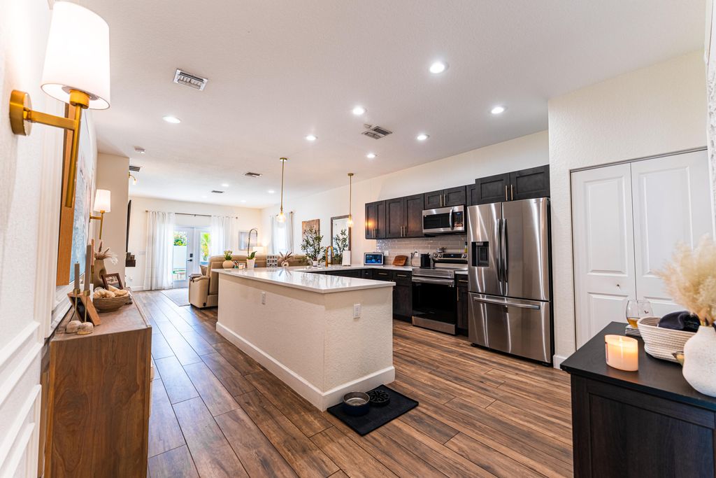 Photo of 842 NW 9th Avenue, Boynton Beach, FL 33426 (MLS # B26031693)