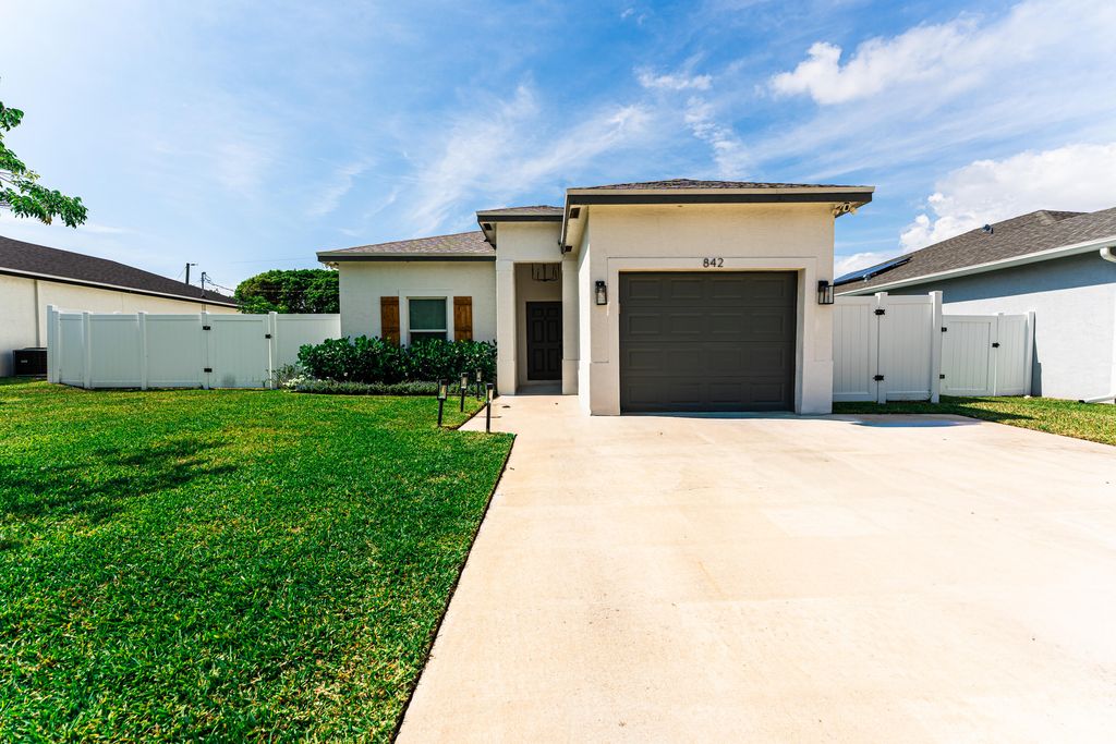 Photo of 842 NW 9th Avenue, Boynton Beach, FL 33426 (MLS # B26031693)