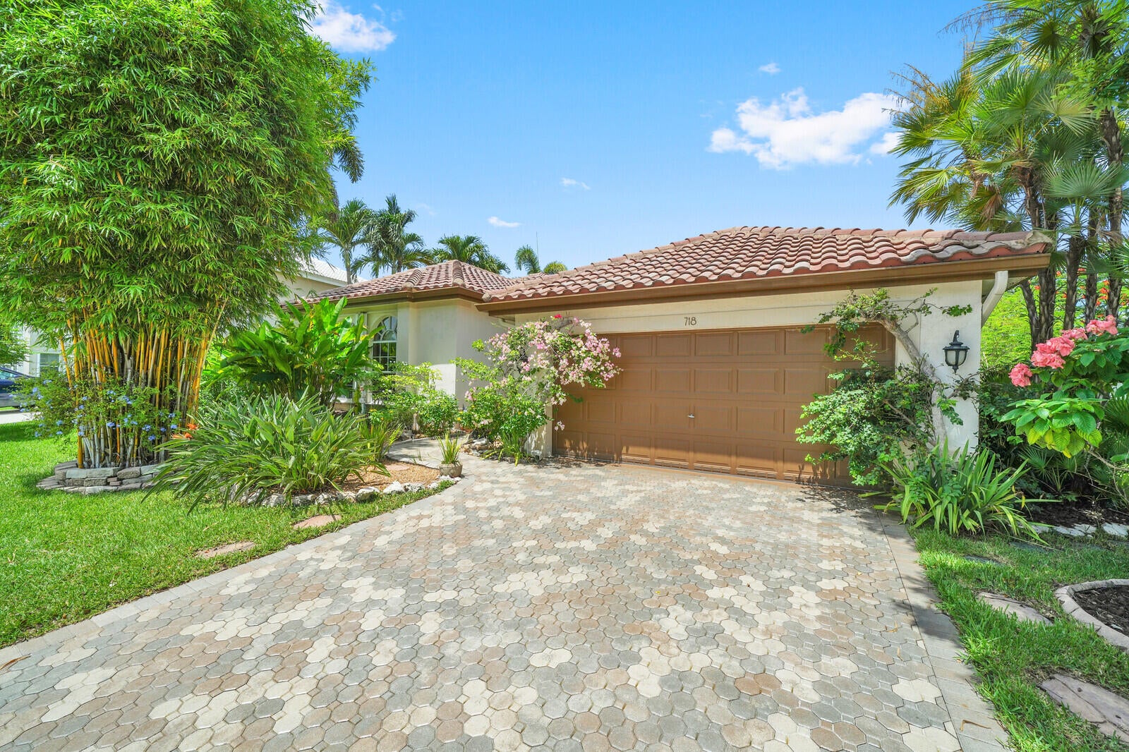 718 NW 177th Avenue, Pembroke Pines FL 33029