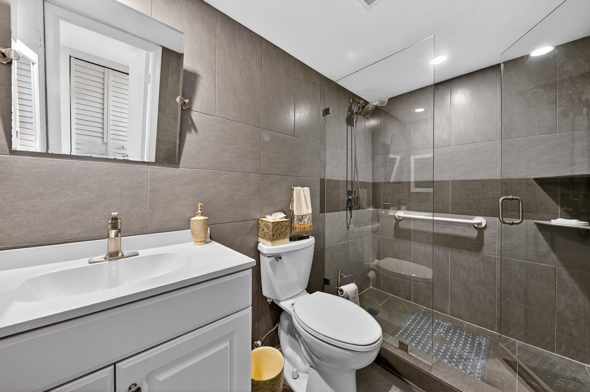 GOLDEN LAKES VILLAGE CONDO 1 THRU 13-A - Residential