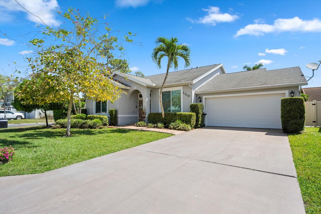 Photo of 1110 Aviary Road, Wellington, FL 33414 (MLS # B26023511)