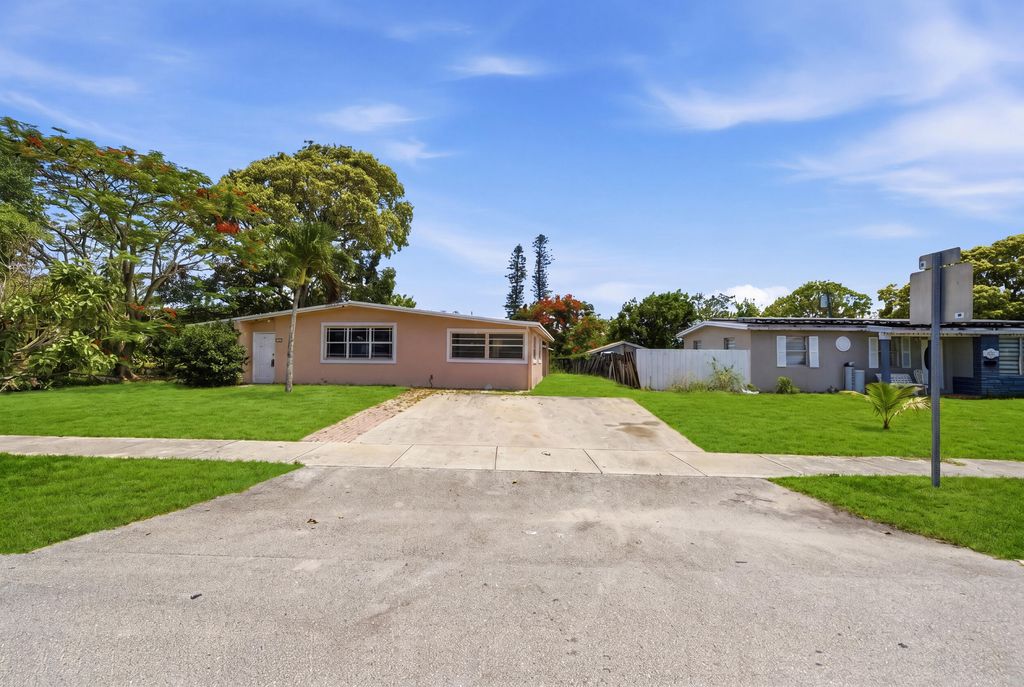 Photo of 272 NE 42nd Court, Deerfield Beach, FL 33064 (MLS # B26034124)