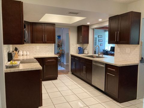 Single Family Residence in Tamarac FL 4628 45th Ct 5.jpg