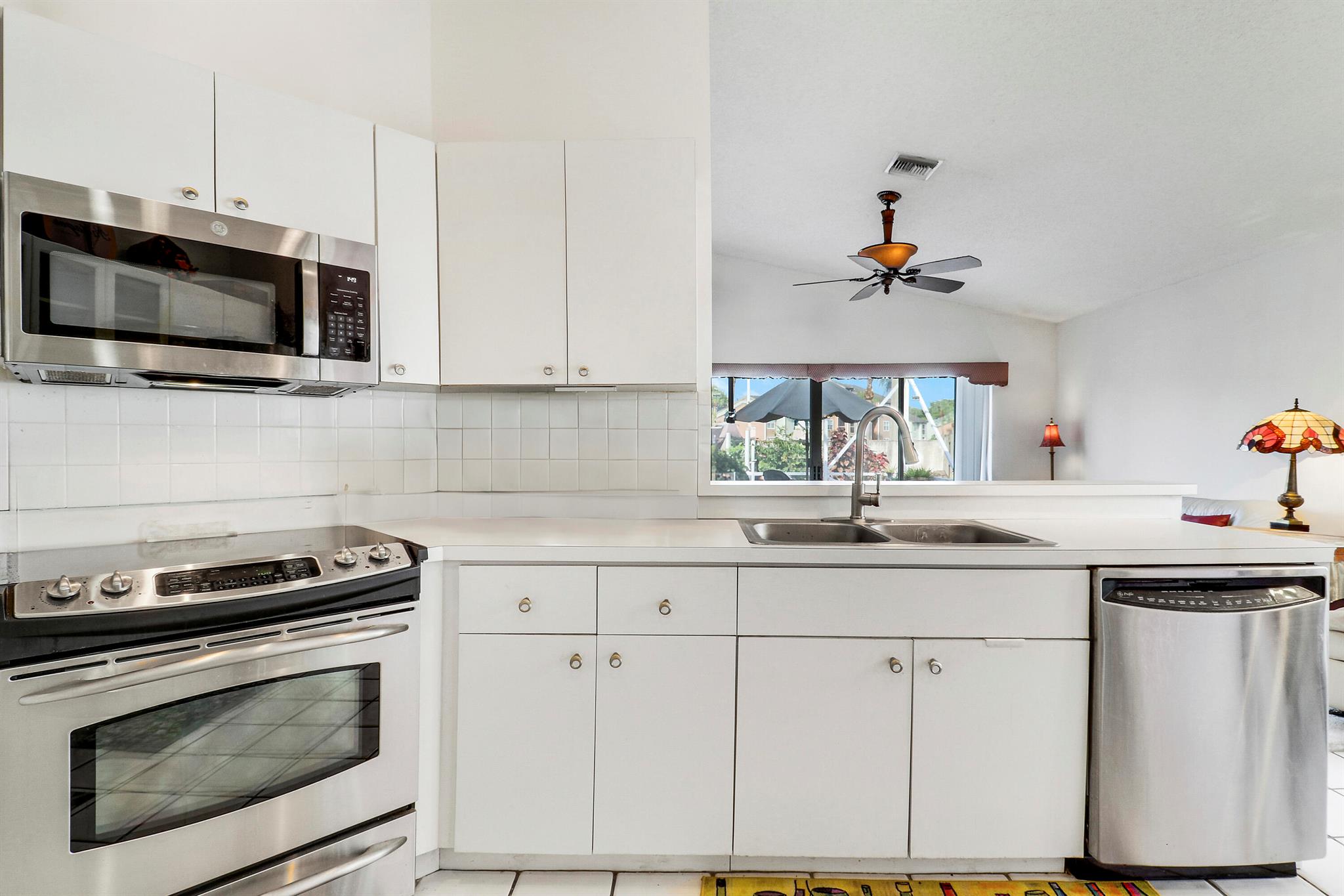 LAKESIDE GREEN 9 - Residential