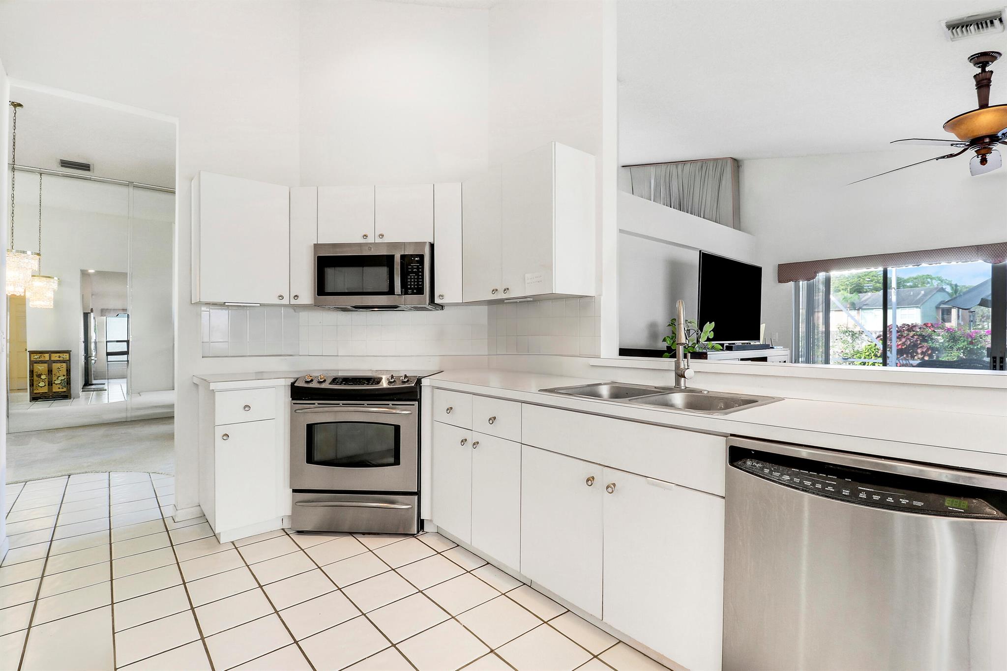 LAKESIDE GREEN 9 - Residential