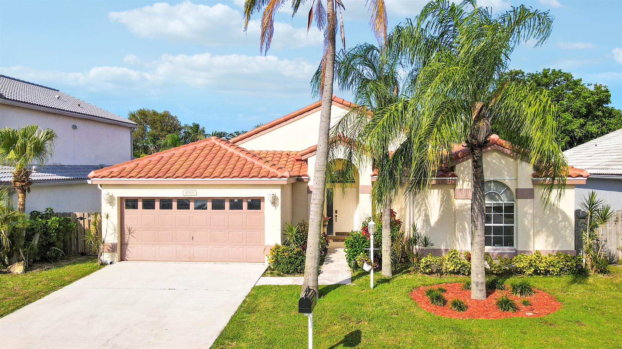 LAKESIDE GREEN 9 - Residential