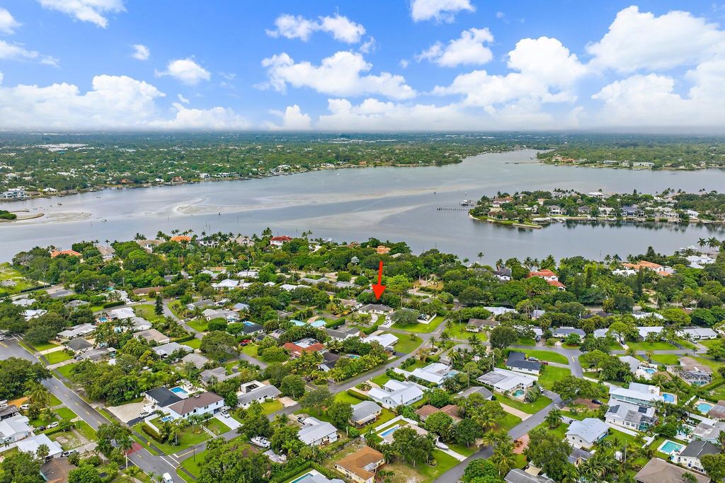 Photo of 128 W Norfolk Road, Jupiter, FL 33469 (MLS # R11105519)