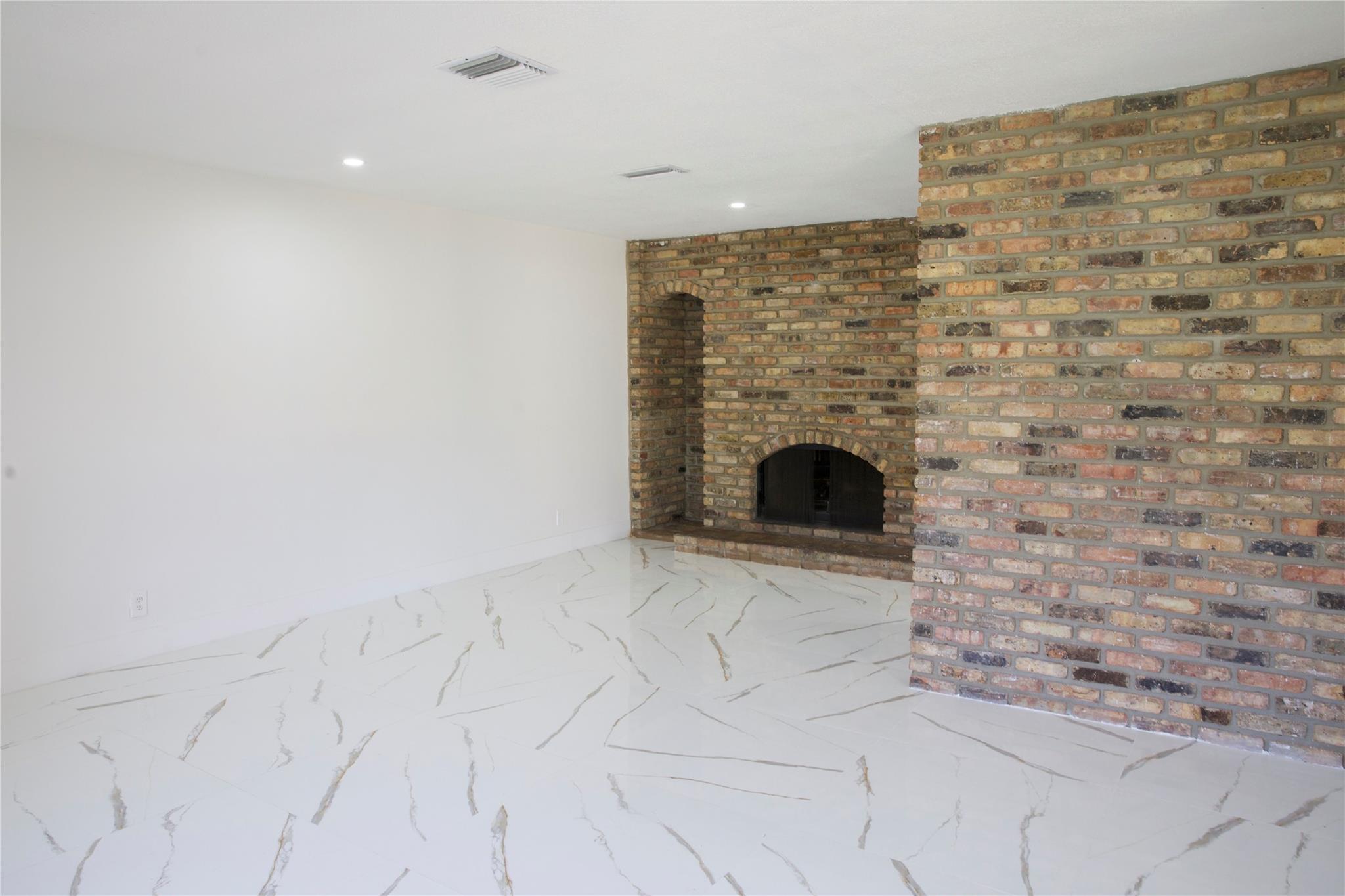 5710 NW 12th St