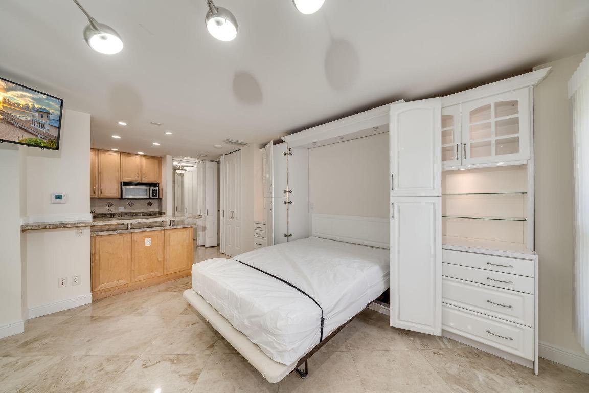 PARLIAMENT HOUSE CONDO - Residential