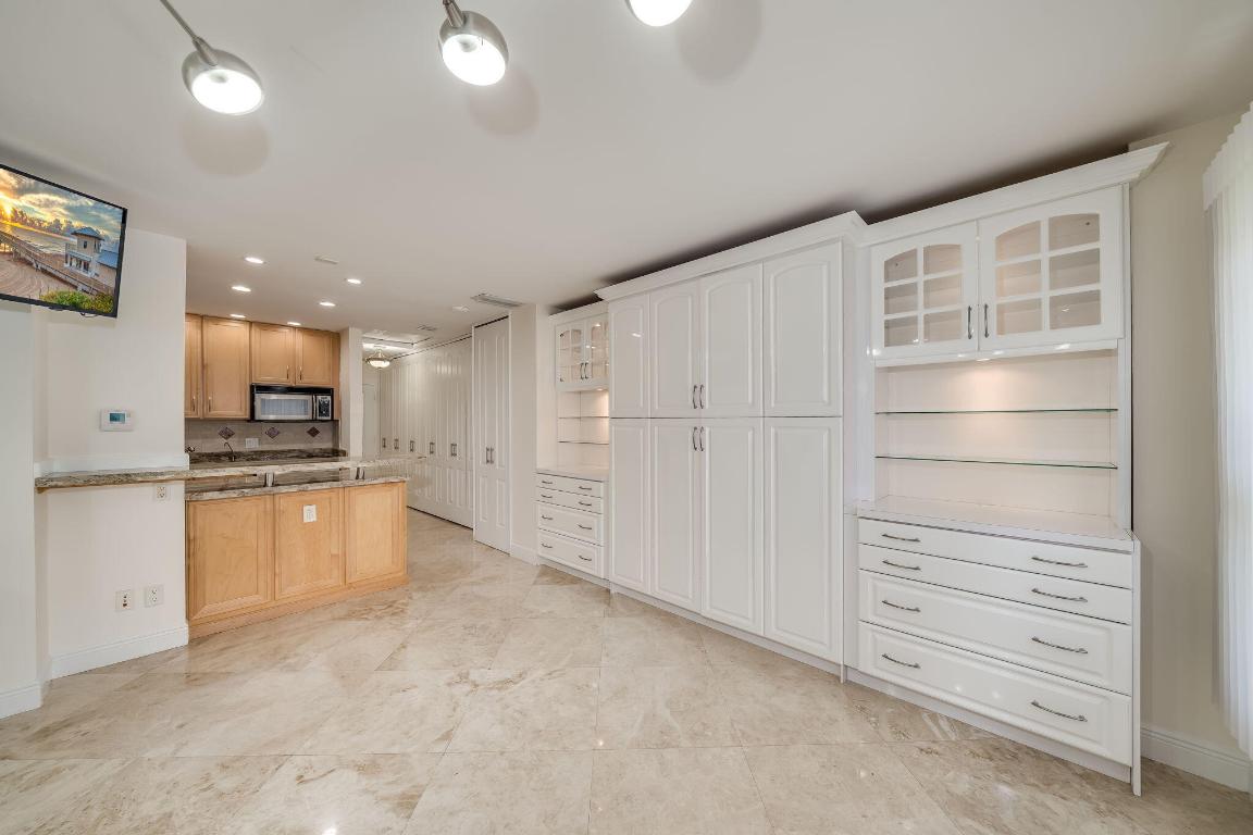 PARLIAMENT HOUSE CONDO - Residential