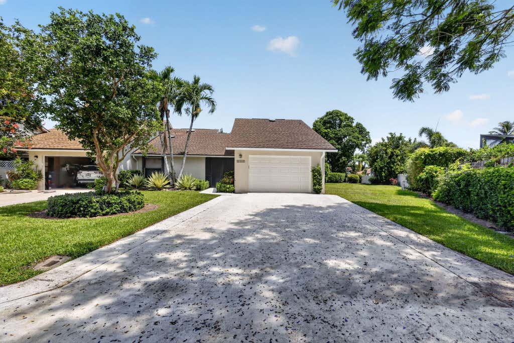 Photo of 11837 Donlin Drive, Wellington, FL 33414 (MLS # B26040233)