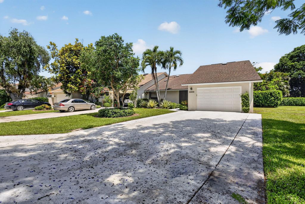 Photo of 11837 Donlin Drive, Wellington, FL 33414 (MLS # B26040233)