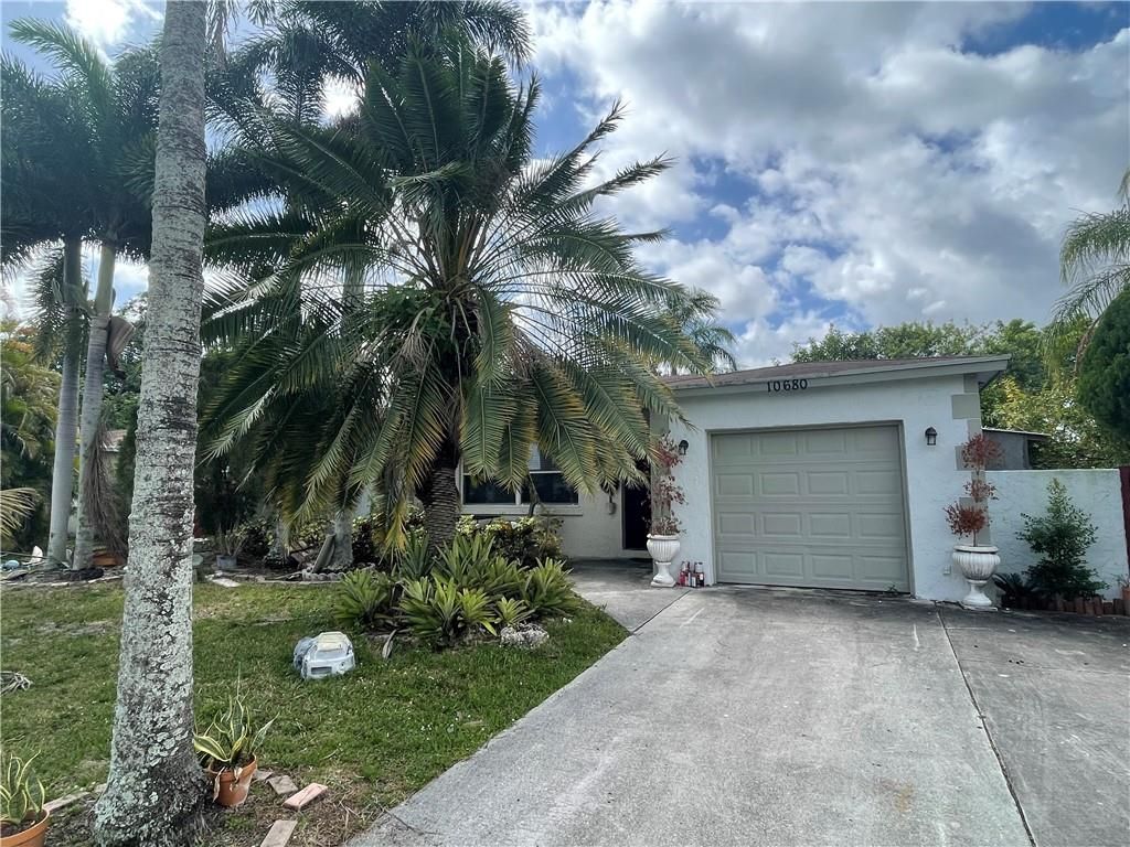 Photo of 10680 Eureka St, Boca Raton, FL 33428 (MLS # F10365099)
