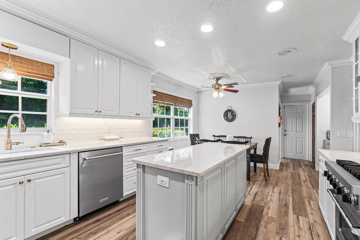 PINEWOOD EAST 2 OF WELLINGTON - Residential Lease