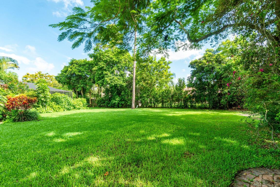 PINEWOOD EAST 2 OF WELLINGTON - Residential Lease