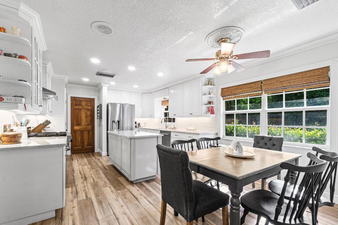 PINEWOOD EAST 2 OF WELLINGTON - Residential Lease