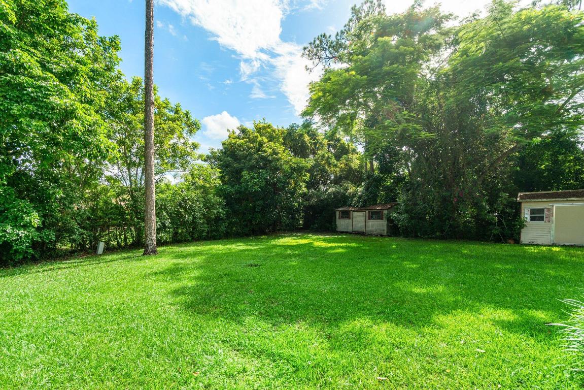 PINEWOOD EAST 2 OF WELLINGTON - Residential Lease