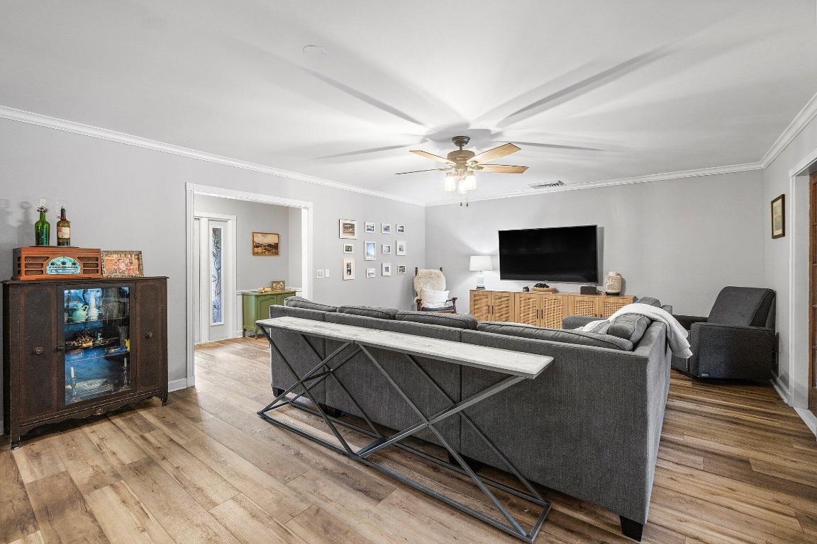 PINEWOOD EAST 2 OF WELLINGTON - Residential Lease