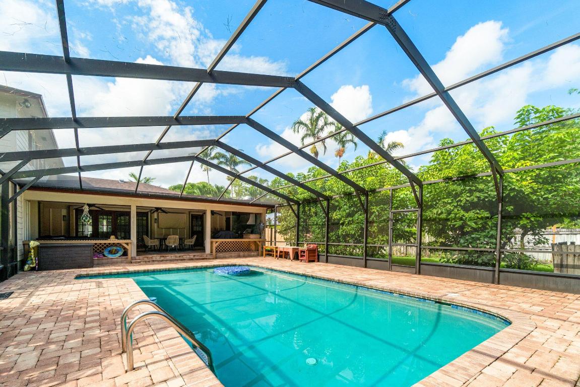 PINEWOOD EAST 2 OF WELLINGTON - Residential Lease