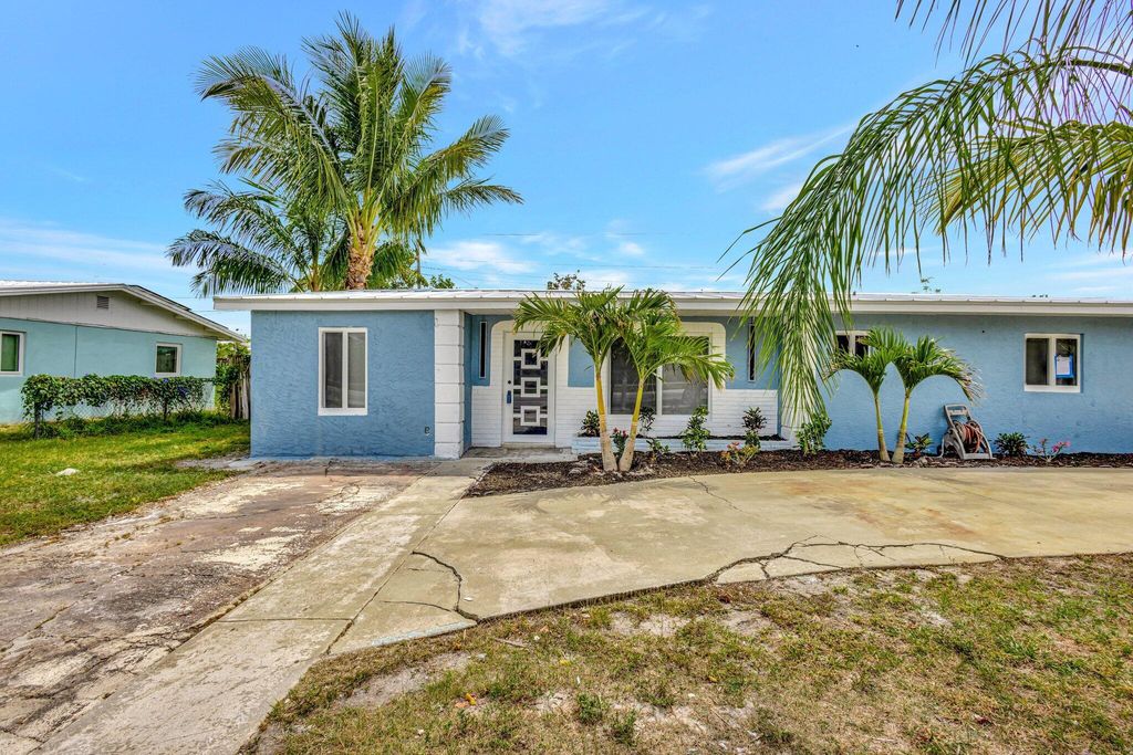 Photo of 2711 NE Savannah Road, Jensen Beach, FL 34957 (MLS # R11083623)