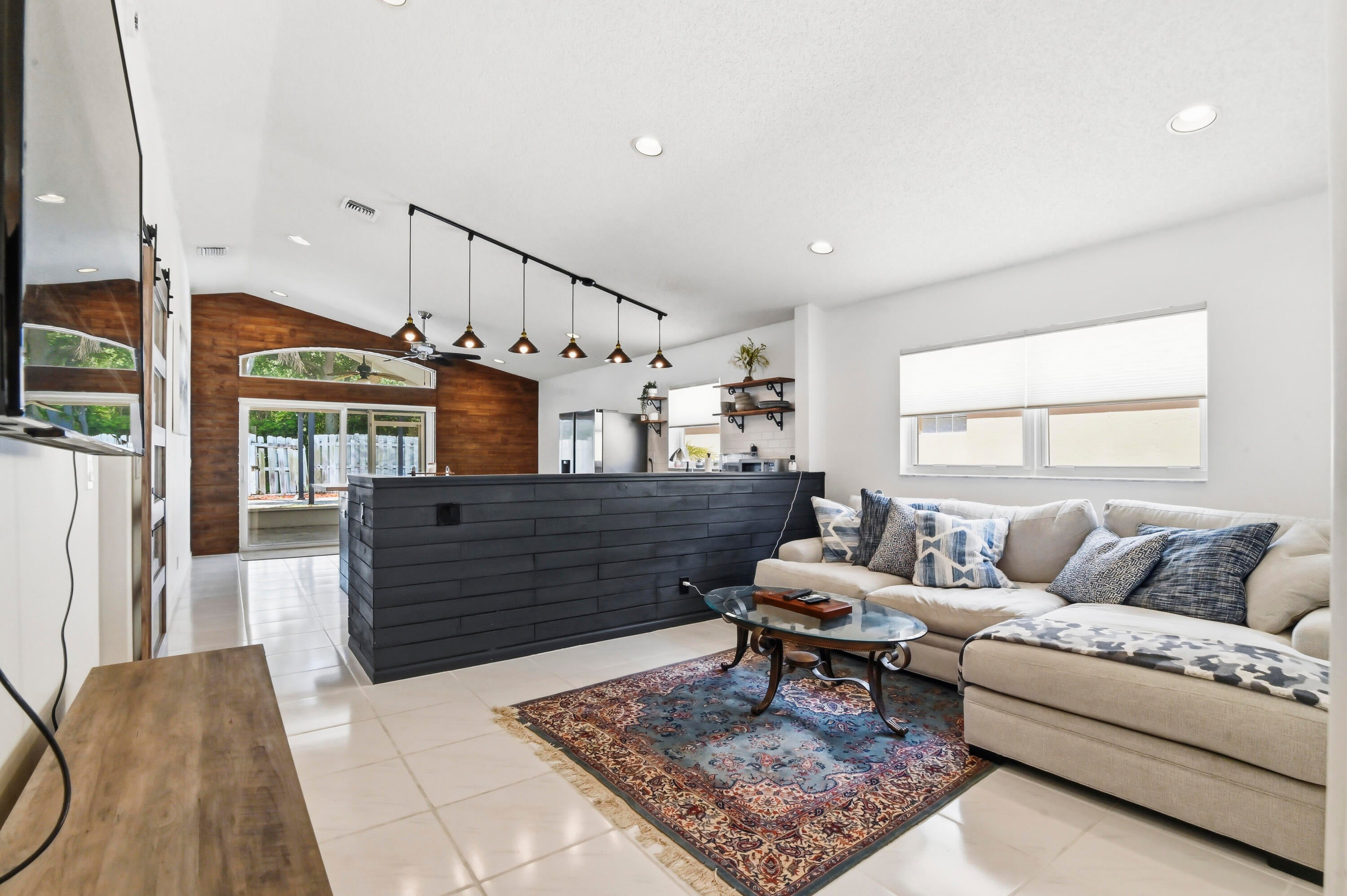 Properties 5690 Green Island Drive