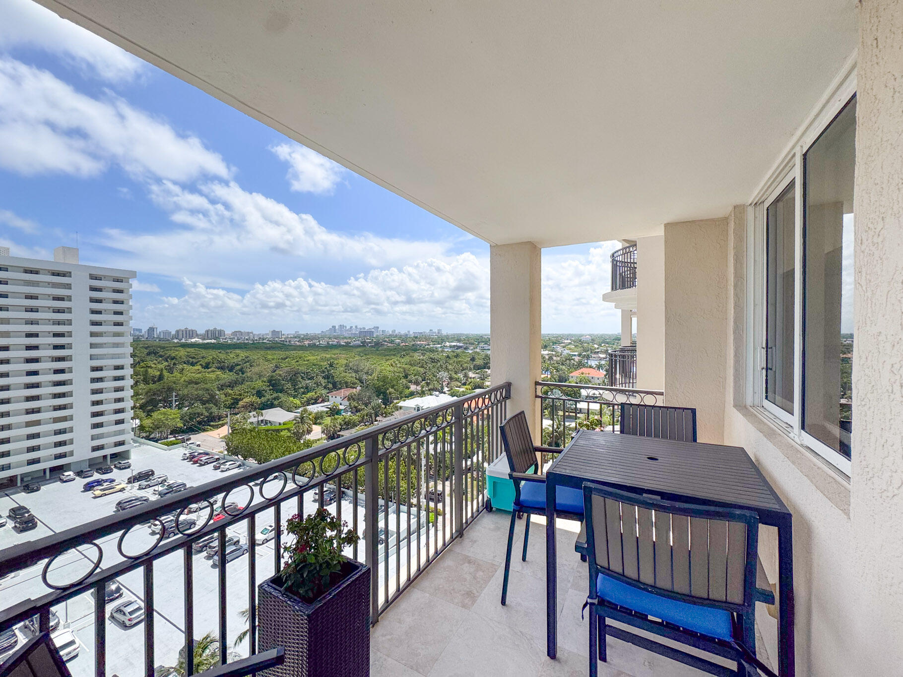 VUE CONDO - Residential