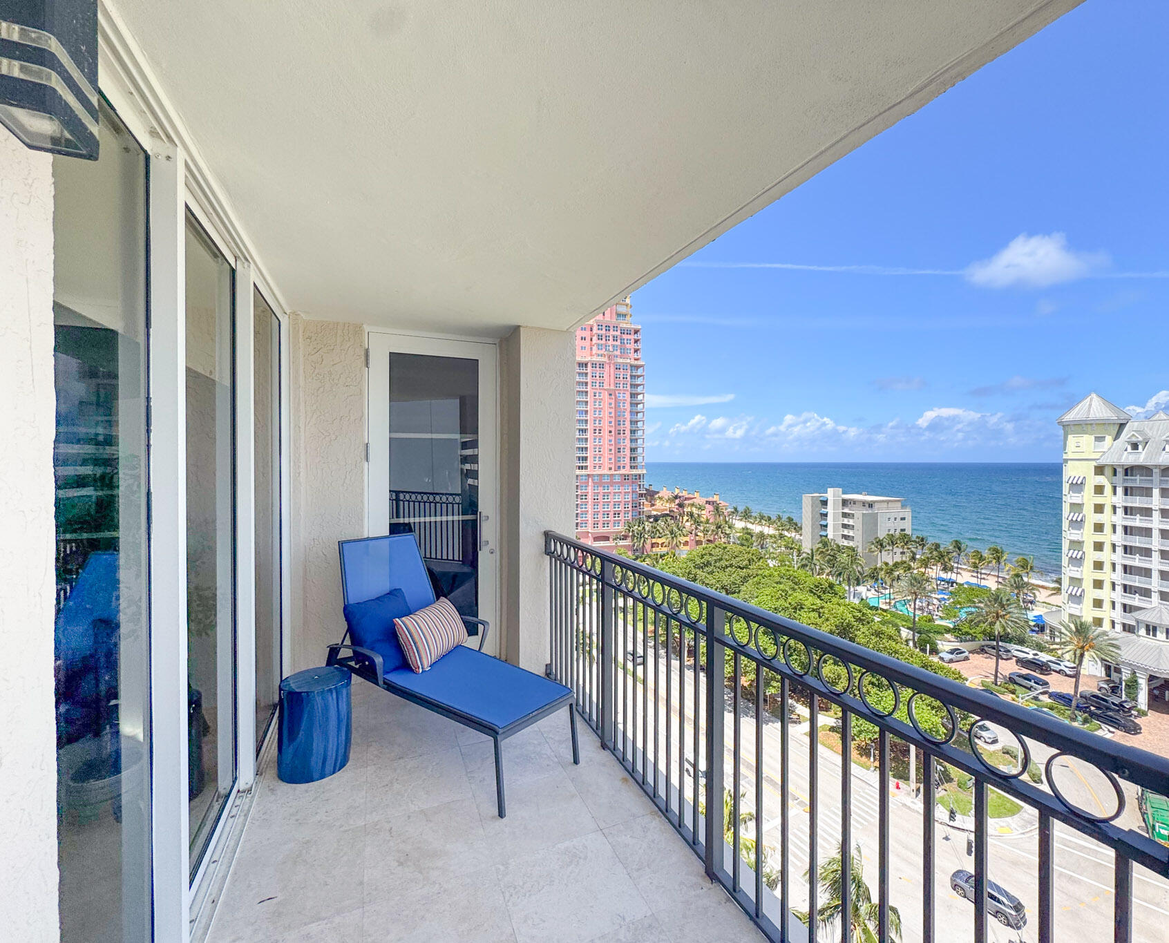VUE CONDO - Residential