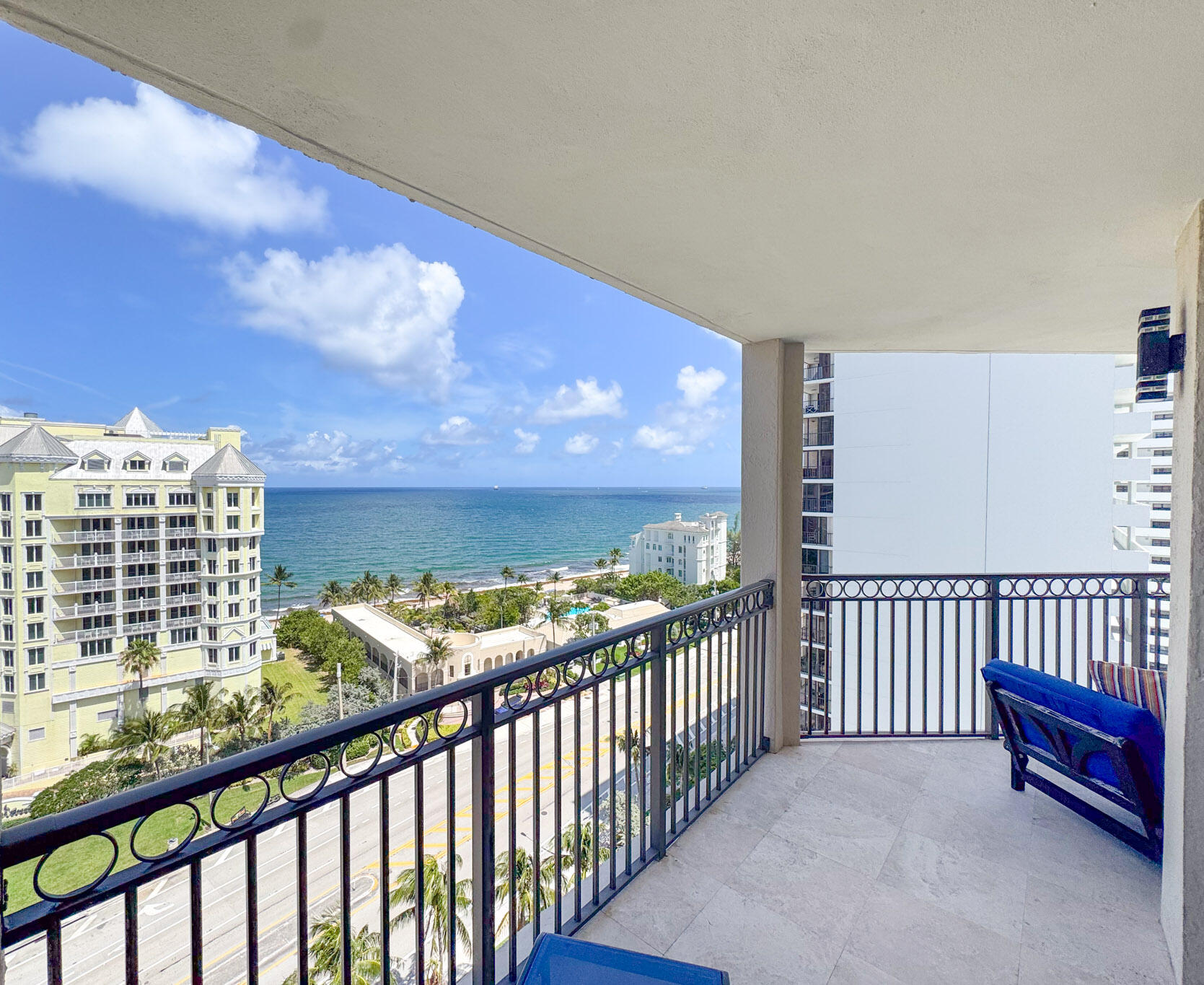 VUE CONDO - Residential