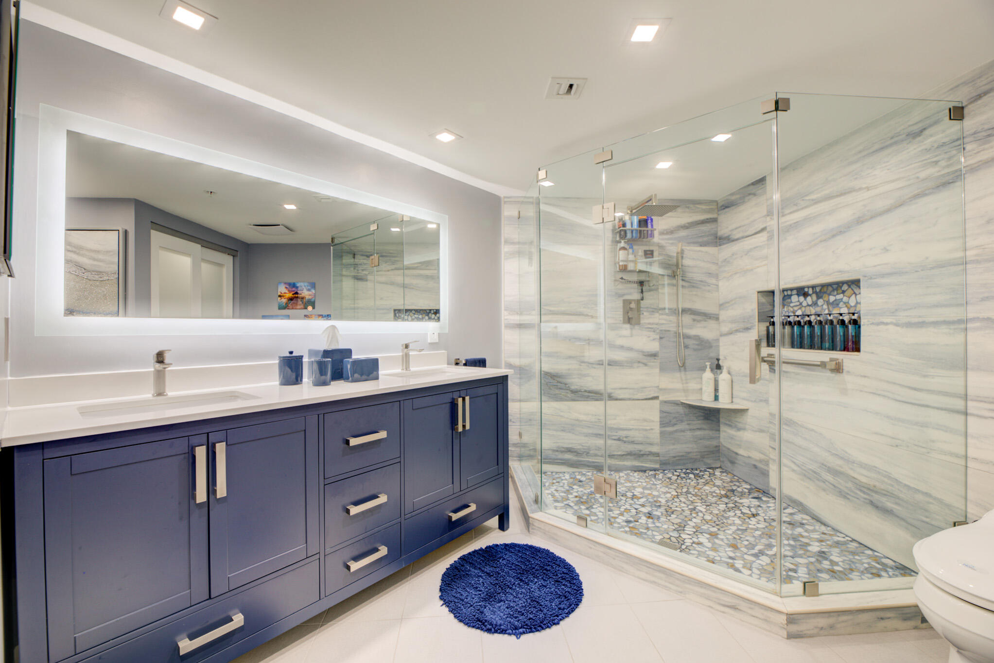 VUE CONDO - Residential