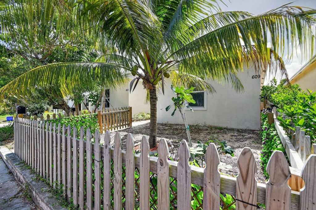 Photo of 609 N F Street N, Lake Worth Beach, FL 33460 (MLS # R11110622)