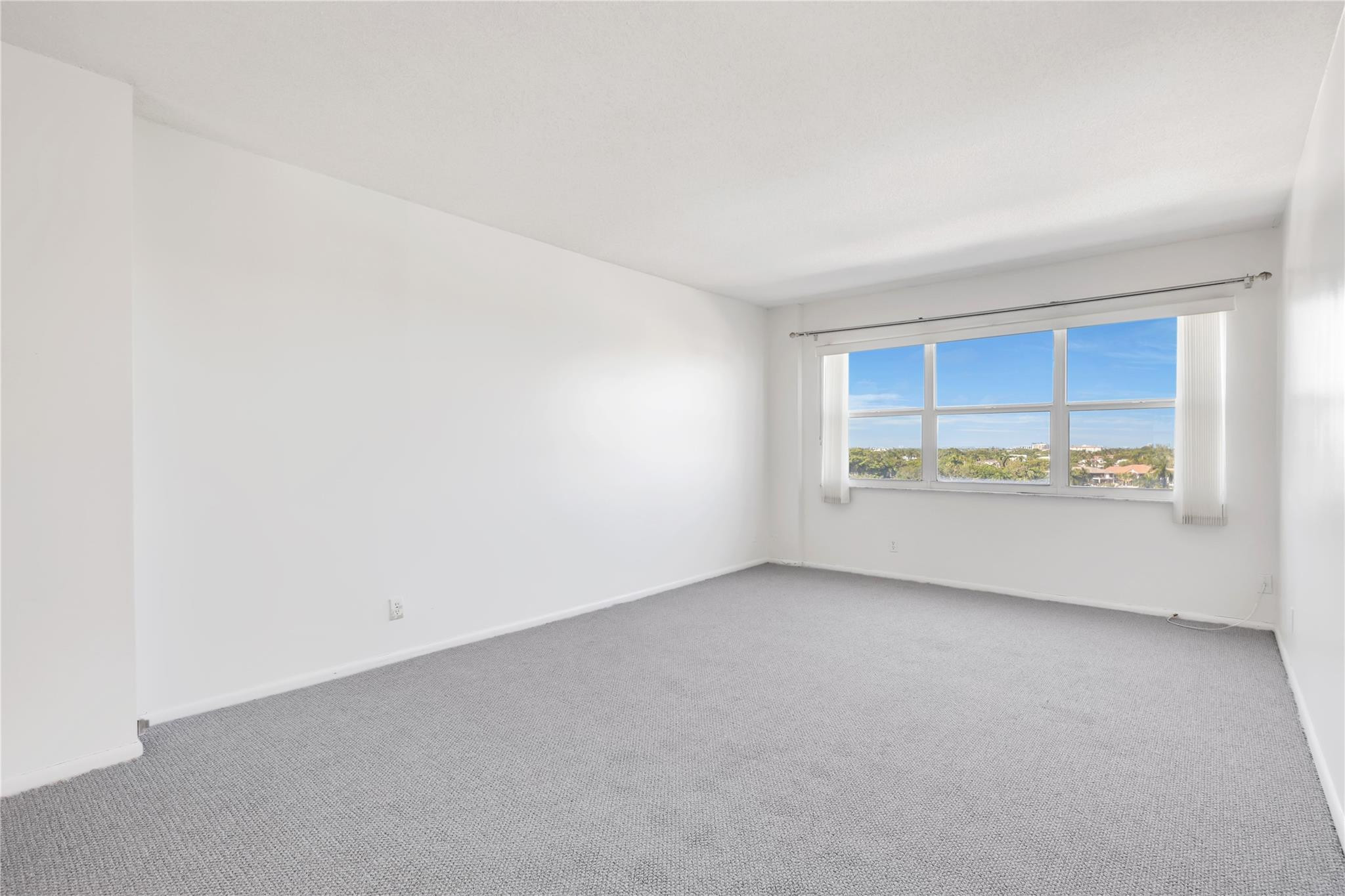 2555 NE 11th Street 804