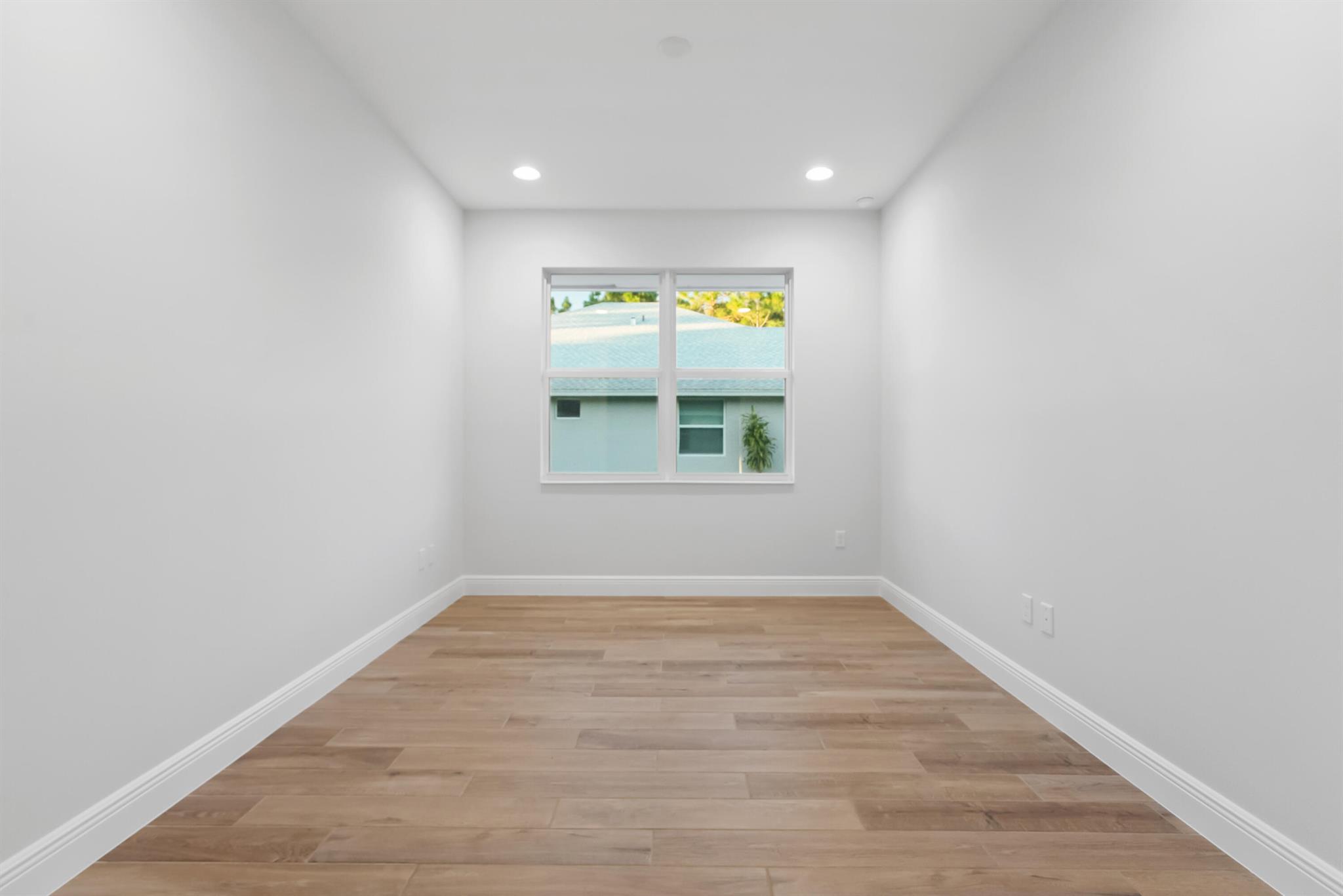 CRYSTAL FALLS OF VERO - Residential