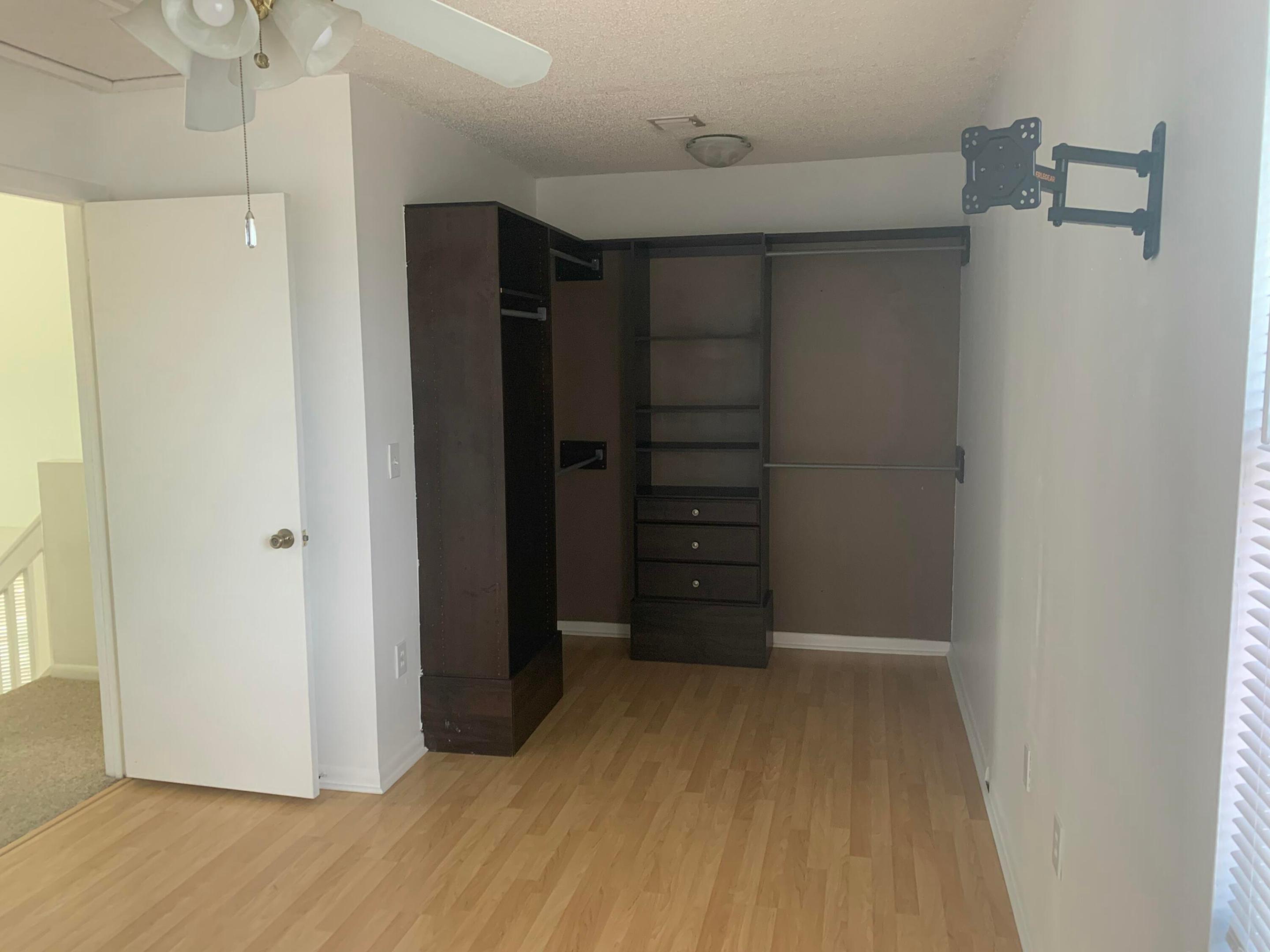 Towngate 156-11 B - Residential