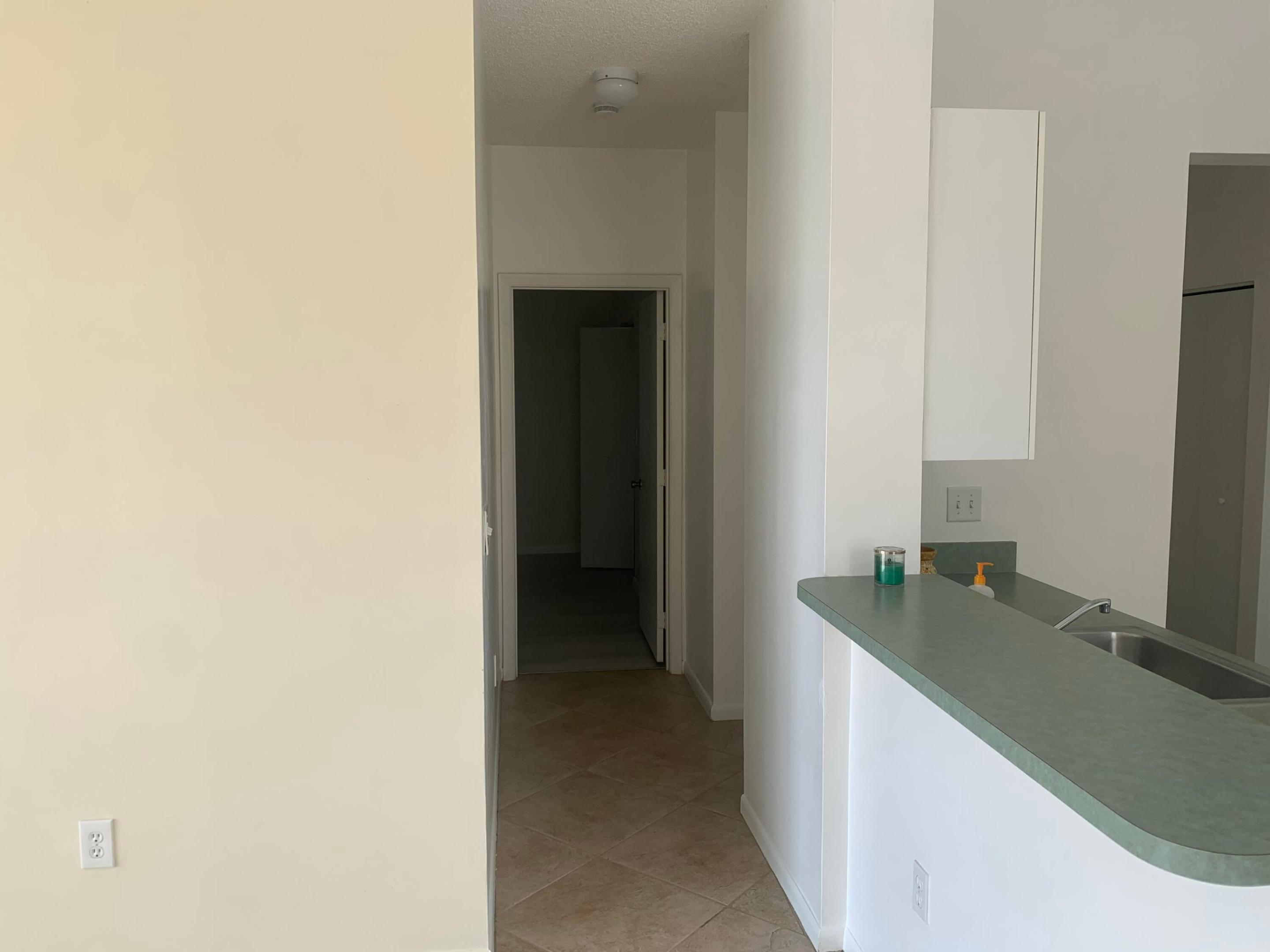 Towngate 156-11 B - Residential