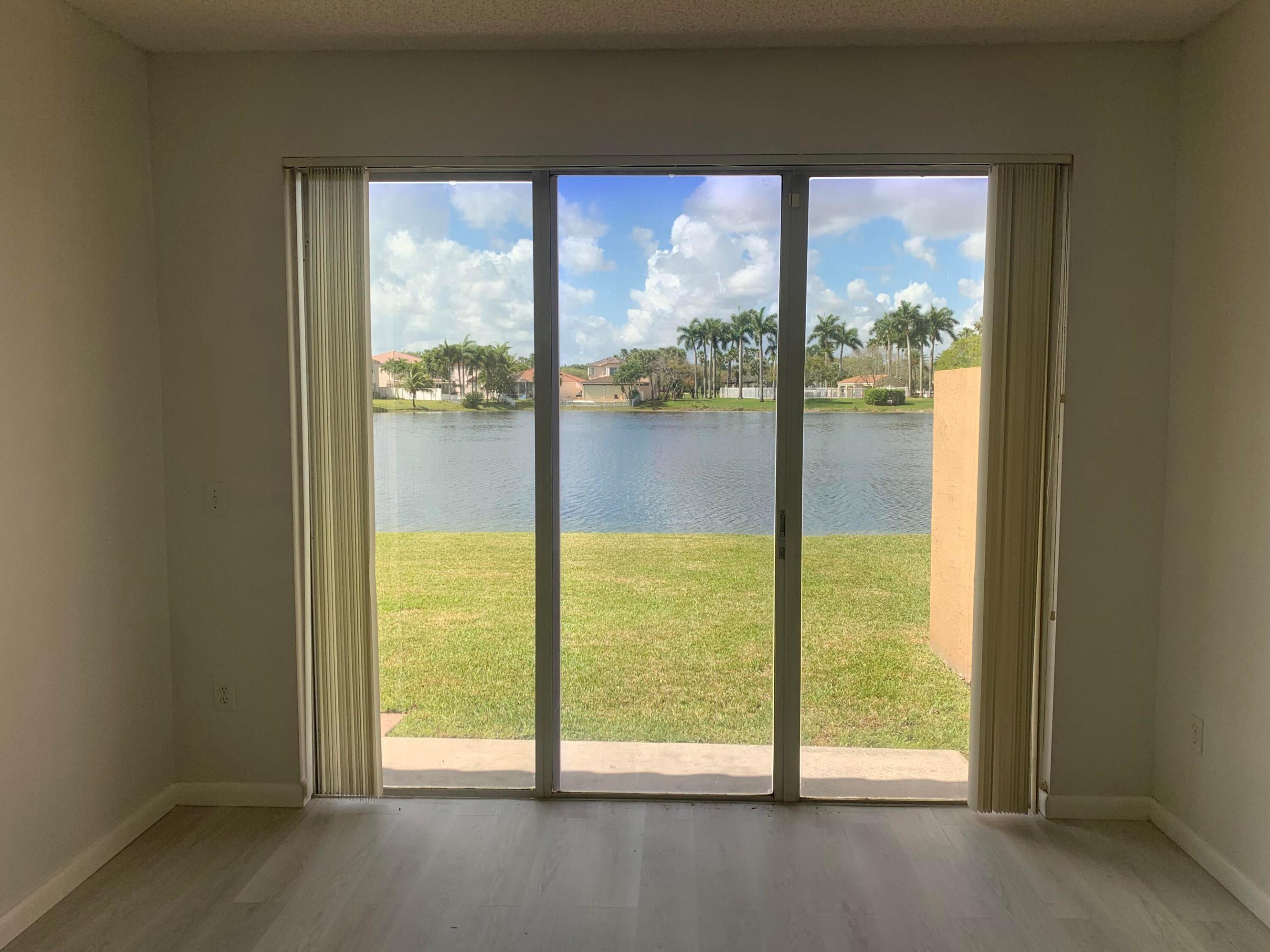 Towngate 156-11 B - Residential